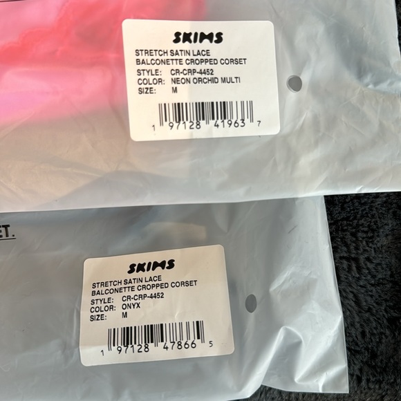 SKIMS Stretch Satin Lace cropped Corset M black (SK0032) - Picture 8 of 8